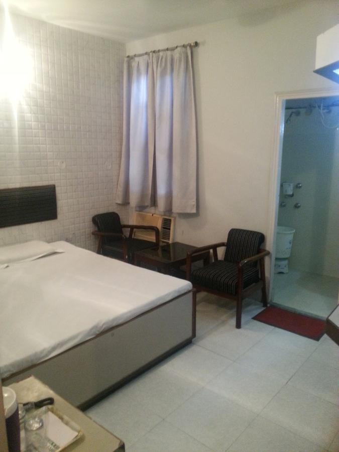 Hotel Greens Ludhiana Exteriör bild